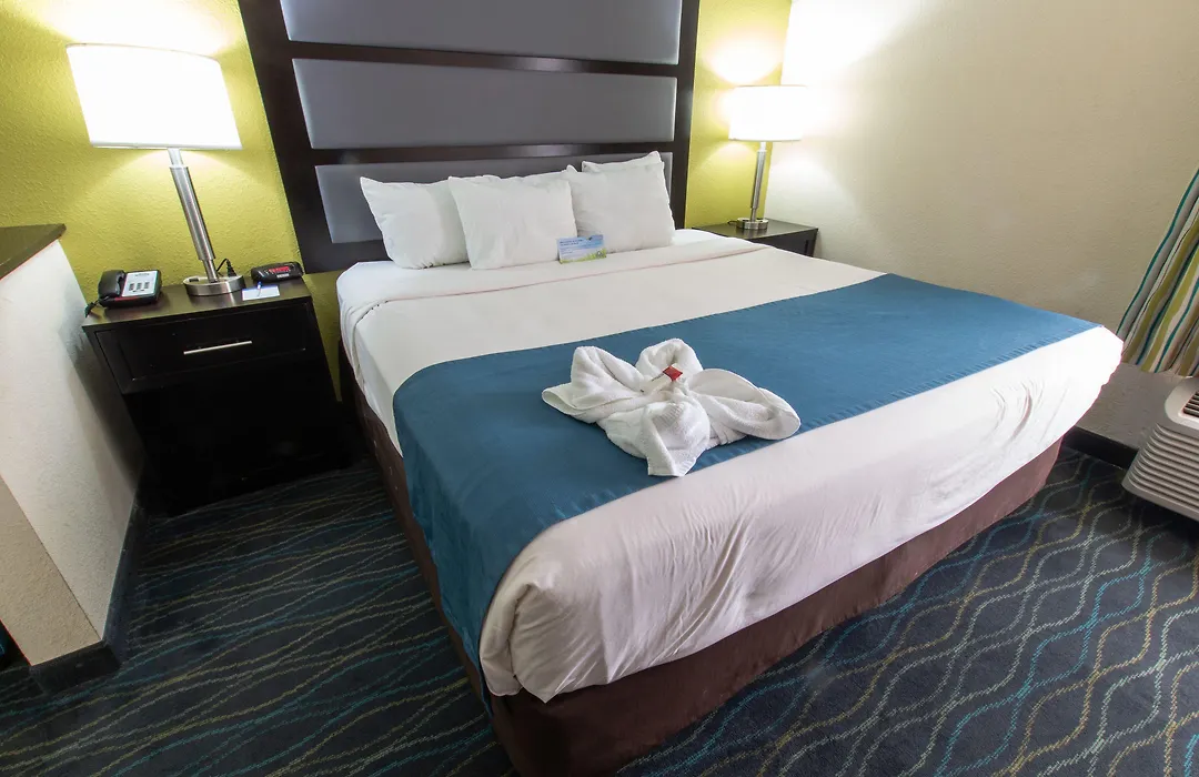 Days Inn & Suites By Wyndham Commerce-1