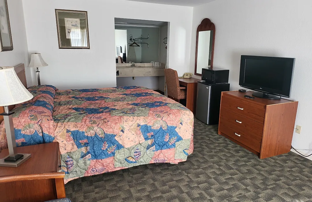 Blue Ribbon Inn And Suites-1