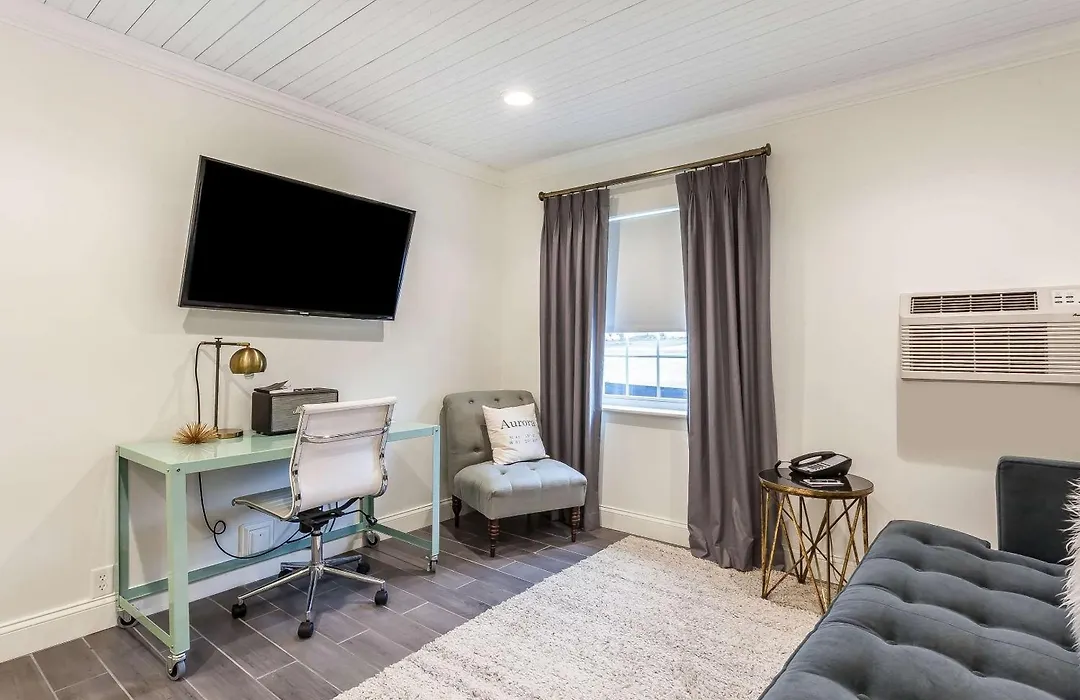 The Aurora Inn Hotel And Event Center-1