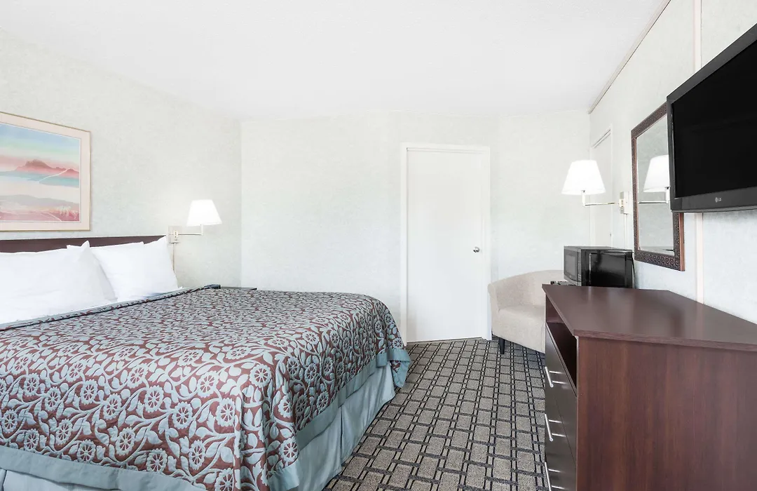 Days Inn By Wyndham St Clairsville-1