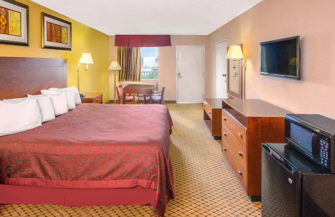 Days Inn By Wyndham Gulfport-1