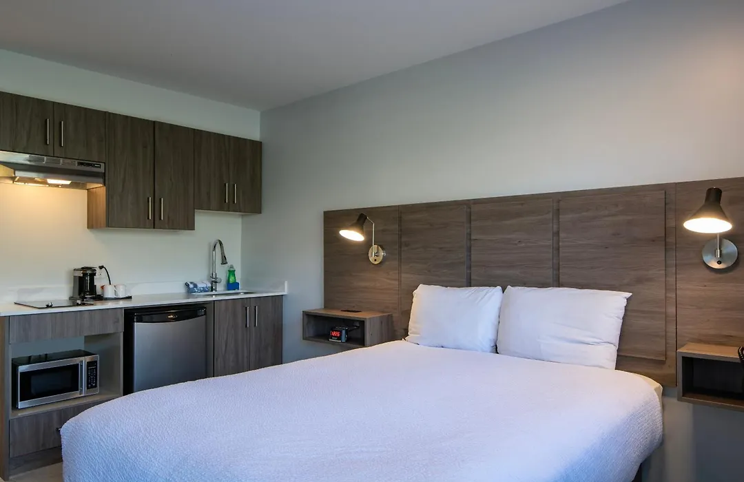 Riverland Inn & Suites-1
