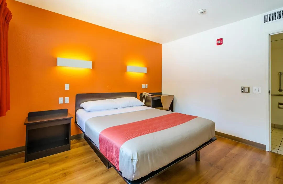 Motel 6 Thornton-1