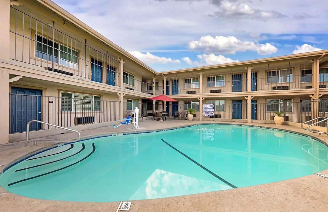 Best Western Hanford Inn-1