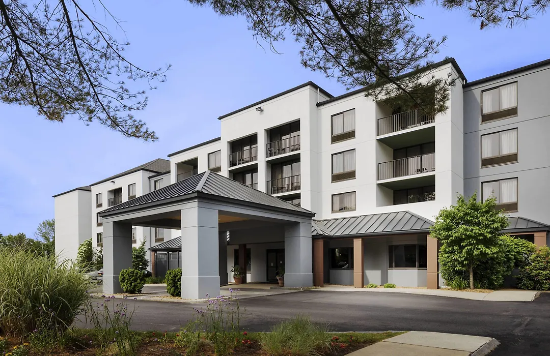 Courtyard By Marriott Portsmouth-1