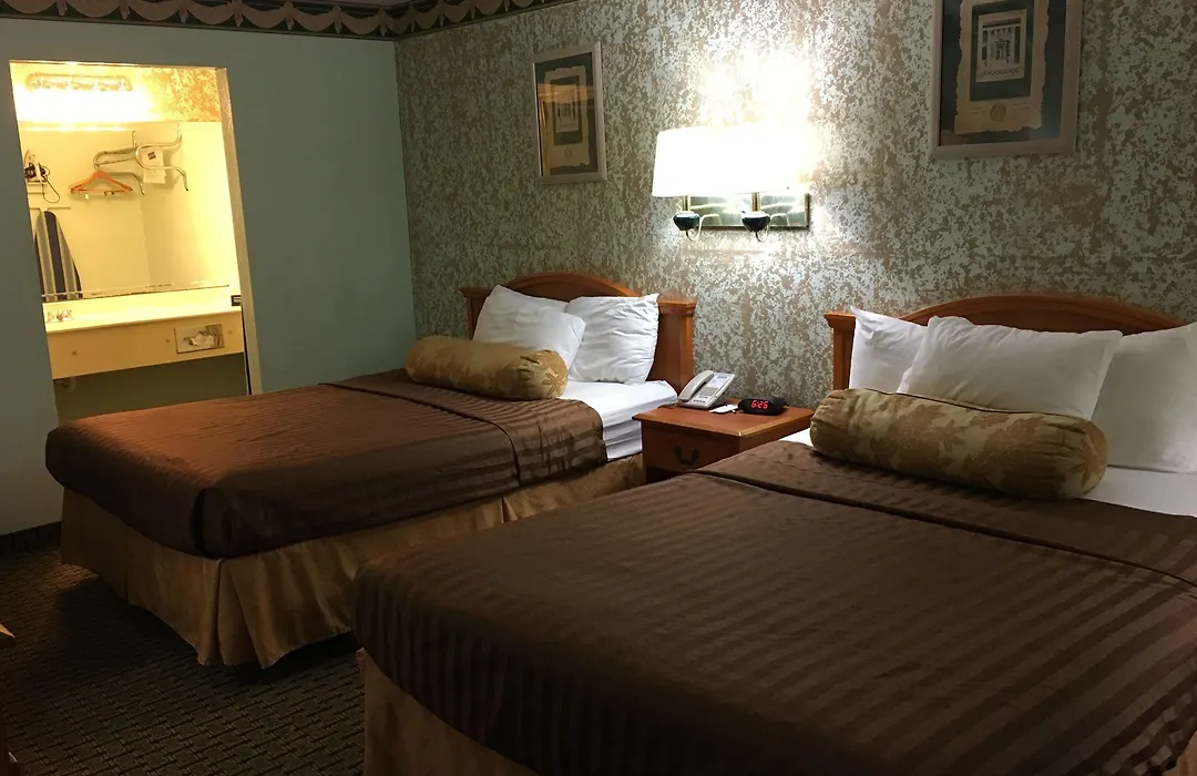 Econo Lodge Inn & Suites Near Lackland Afb-1