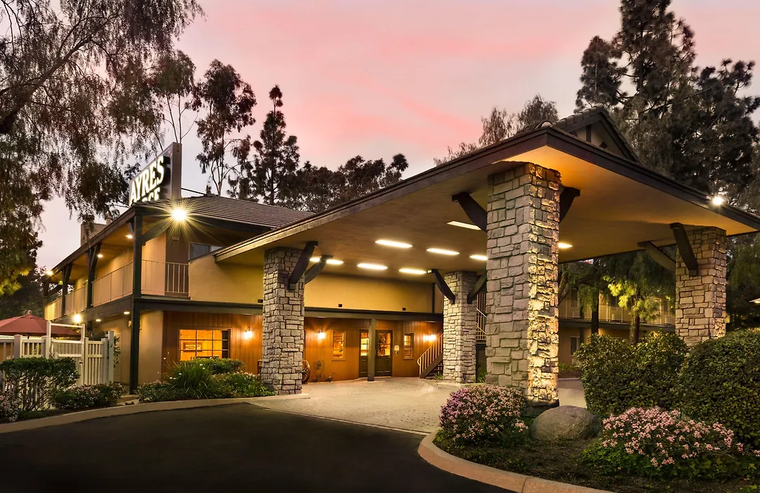 Ayres Lodge Alpine-1