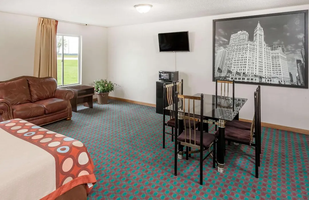 Super 8 By Wyndham Pekin/Peoria Area-1