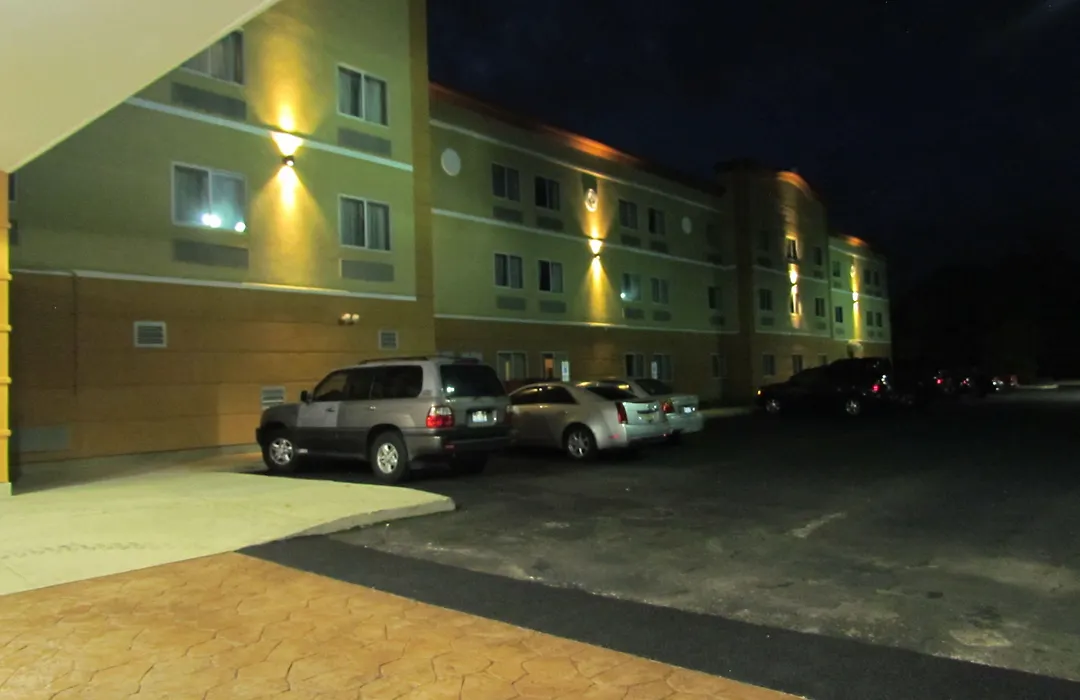 Ramada By Wyndham Glendale Heights/Lombard-1