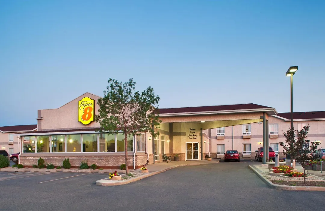 Super 8 By Wyndham Brandon Mb-1