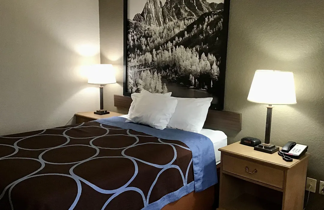 Super 8 By Wyndham Spokane/West-1