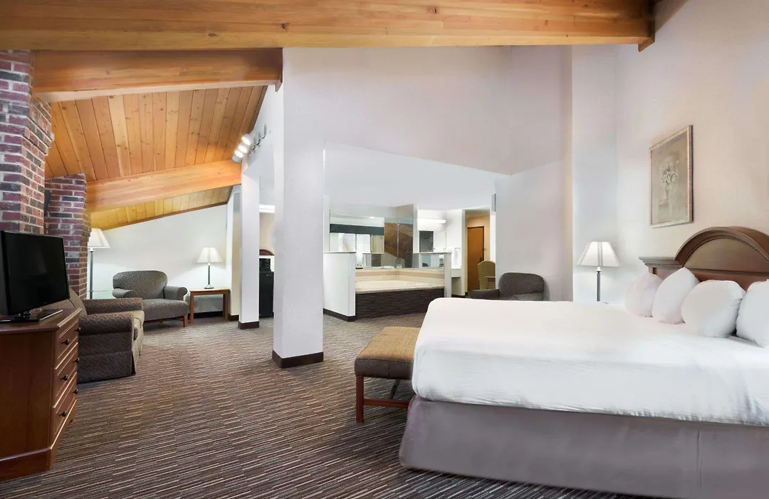 Baymont By Wyndham Columbus/Rickenbacker-1