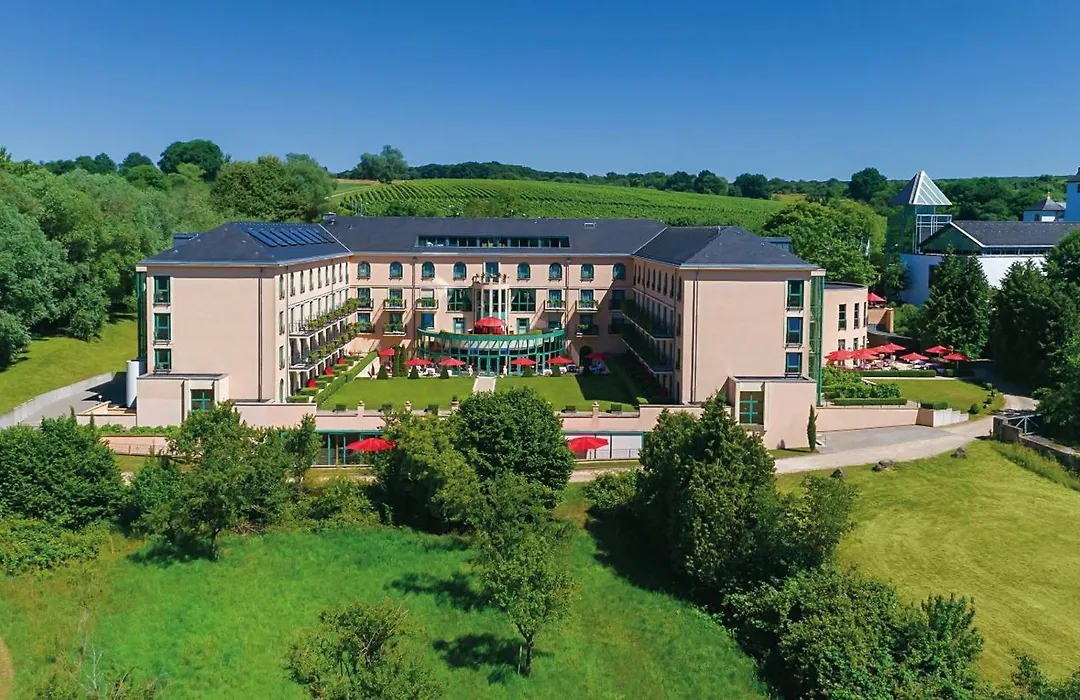 Victor's Residenz-Hotel Schloss Berg-1