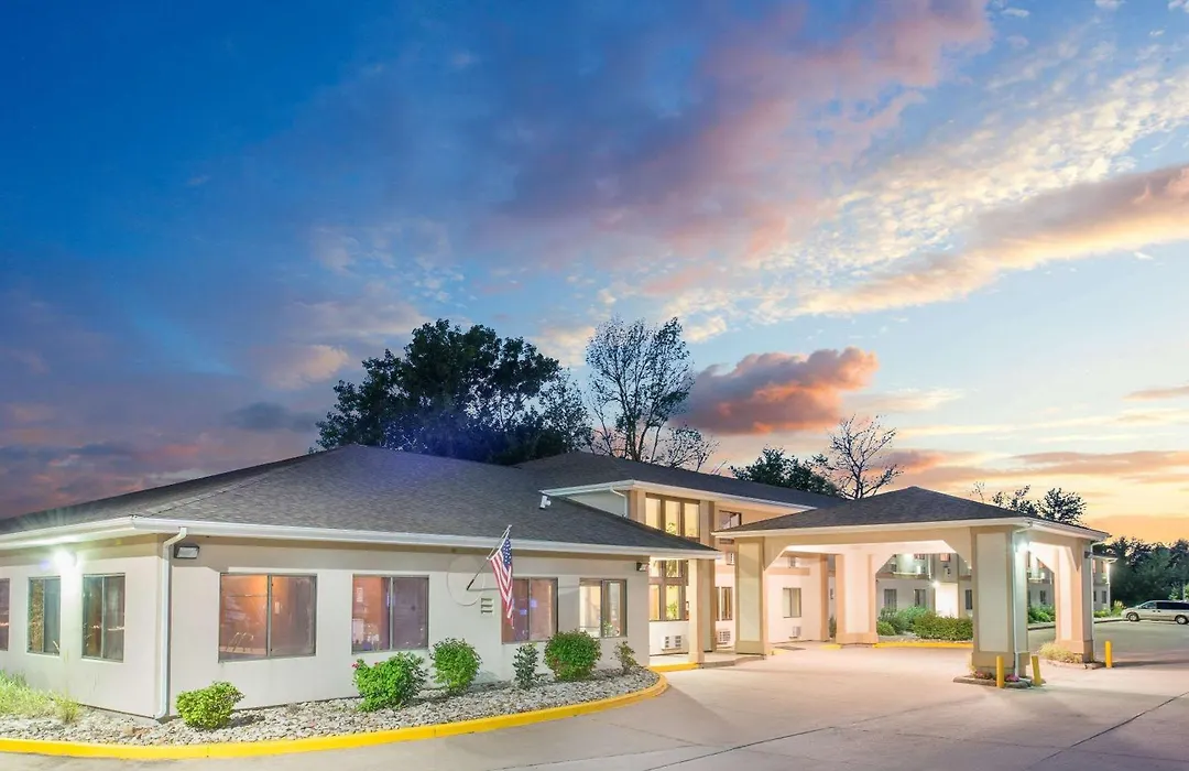Super 8 By Wyndham Ottumwa-1