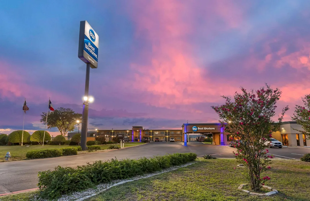 Best Western Taylor Inn-1