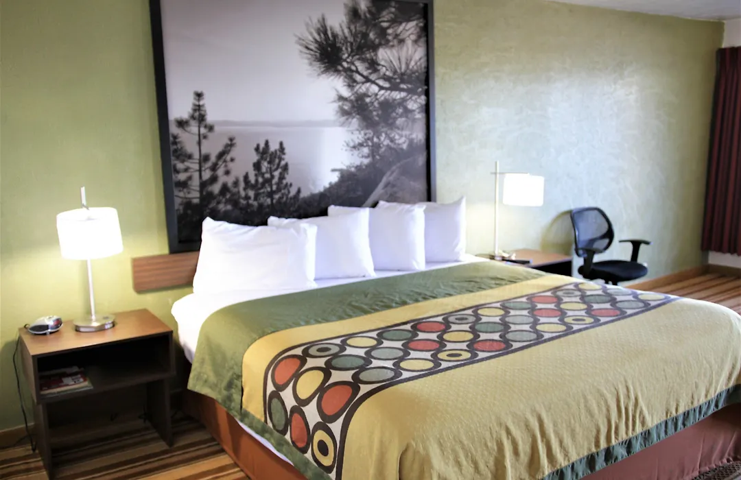 Super 8 By Wyndham Wells-1