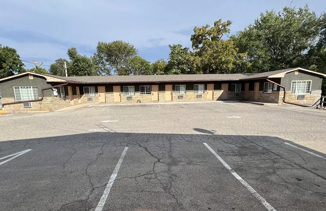 Westbridge Inn And Suites-1