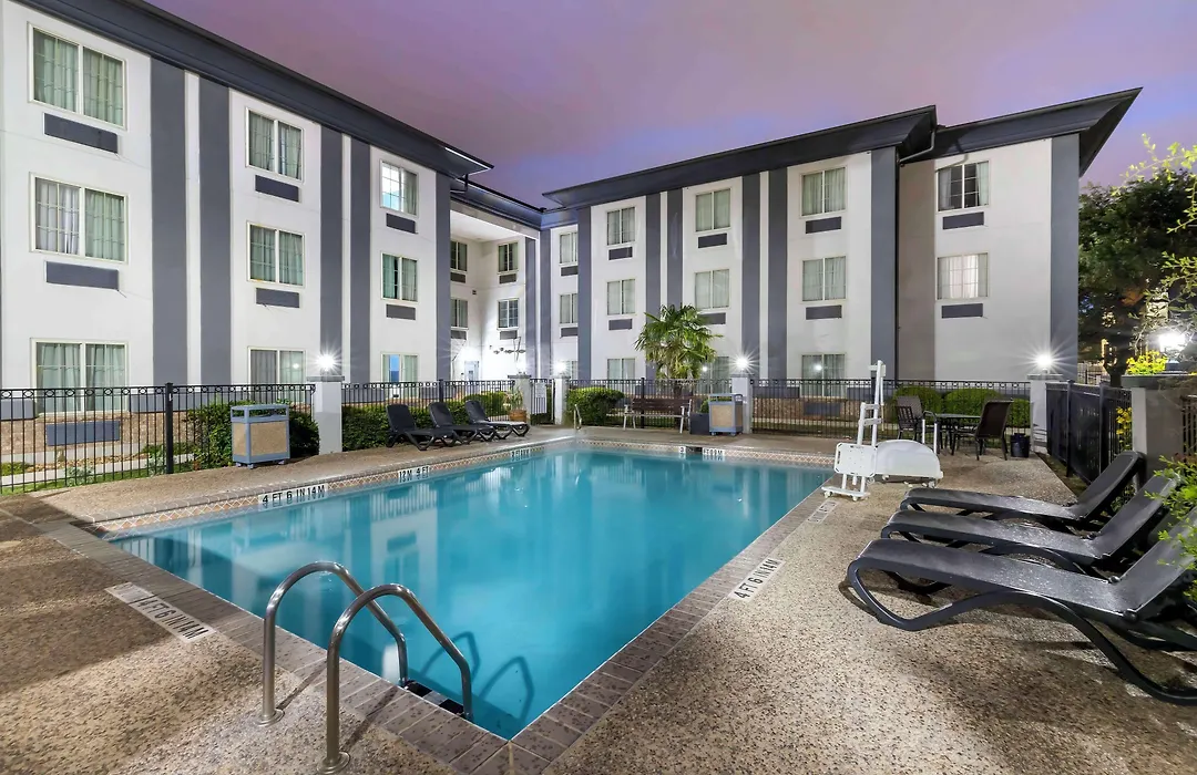 Best Western Medical Center North Inn & Suites Near Six Flags-1