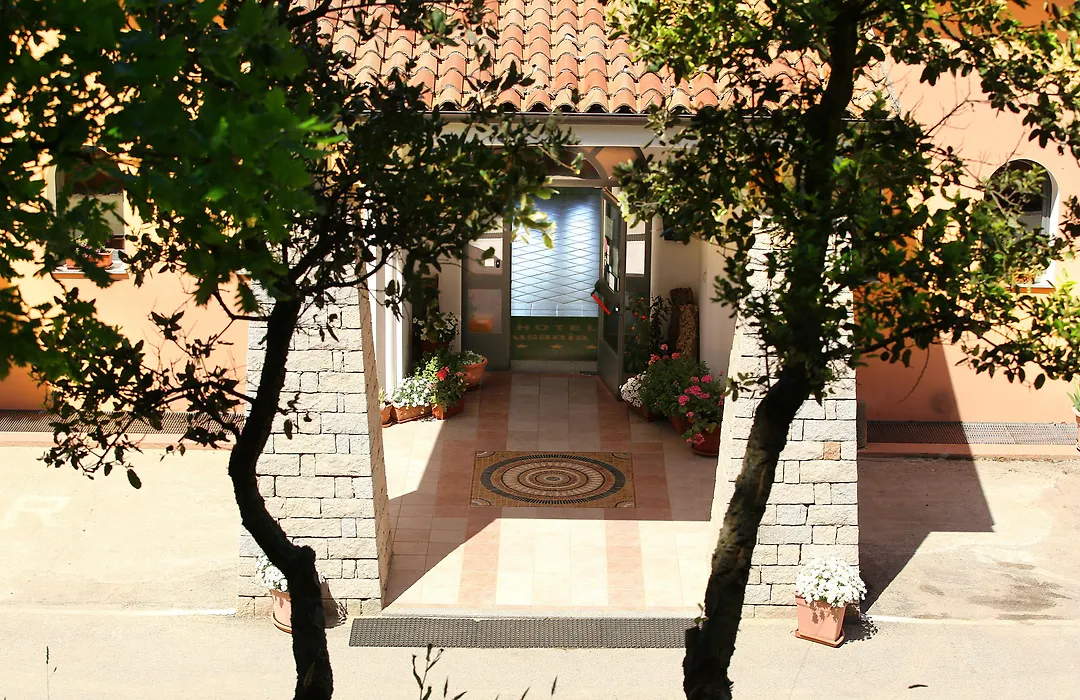 Pausania Inn-1