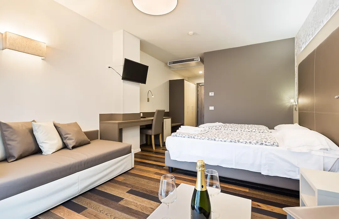 Hotel Gardesana-1