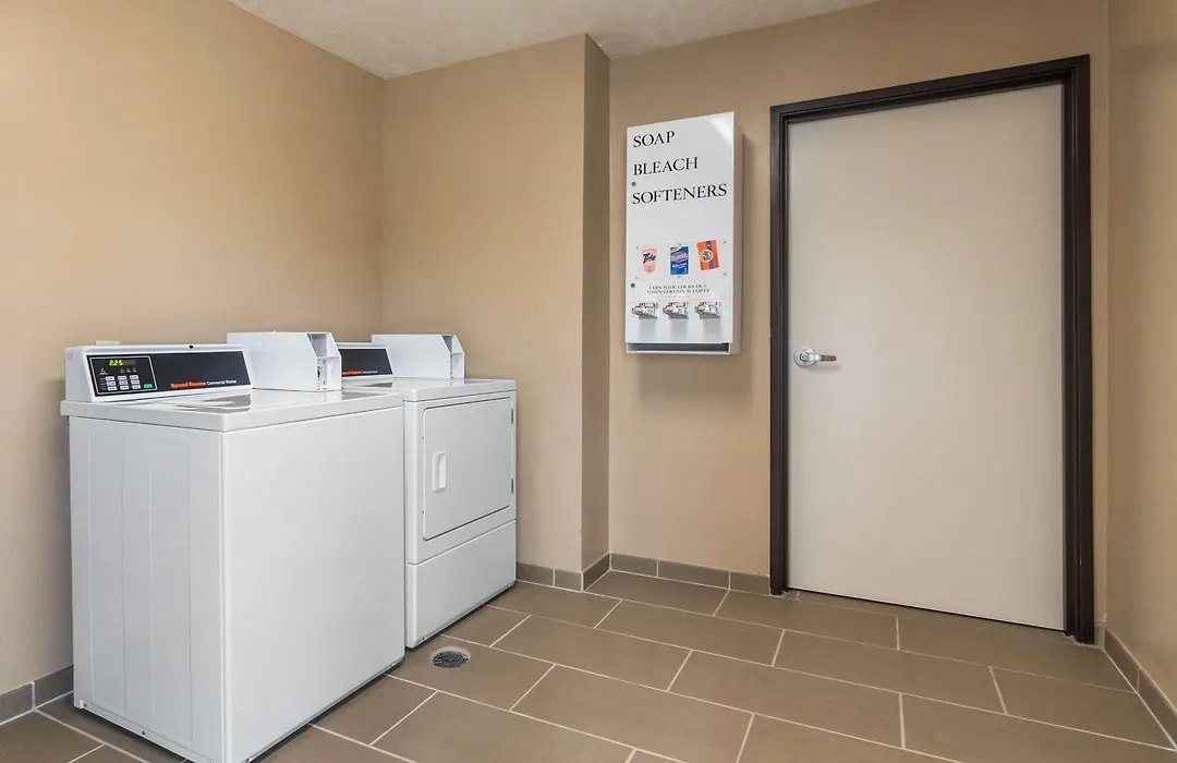 Comfort Suites Speedway - Kansas City-1
