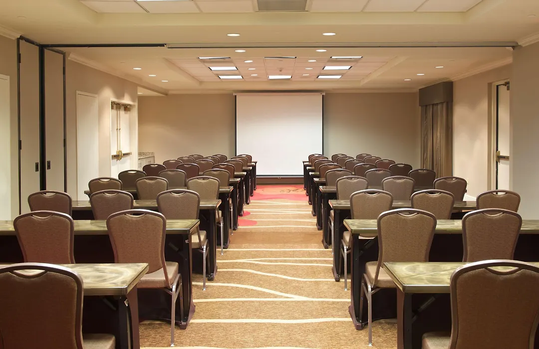 Hampton Inn & Suites Pittsburgh-Meadow Lands-1