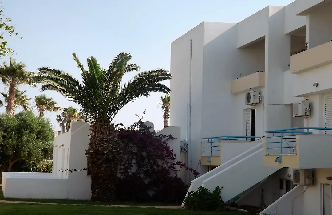Leonidas Hotel & Studios-1