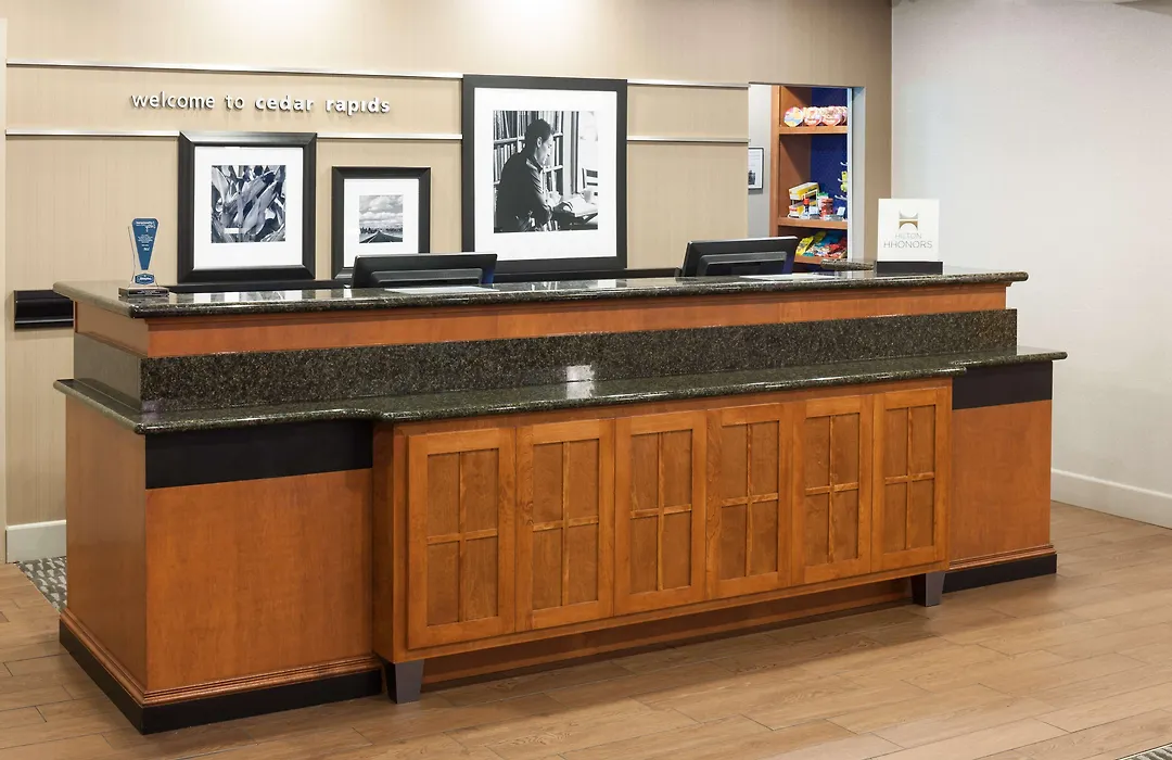 Hampton Inn & Suites Cedar Rapids-1