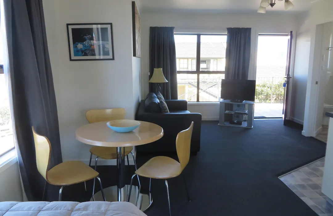 Colonial Motel-1