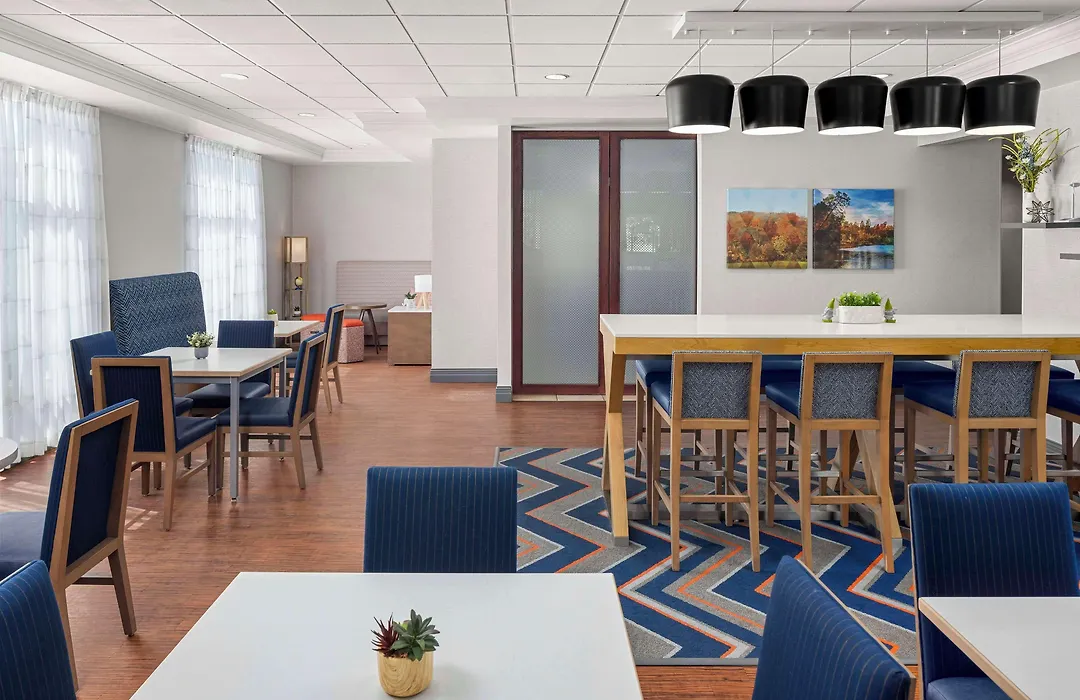 Hampton Inn Fairmont-1