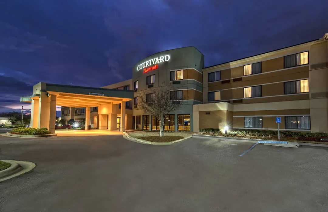 Courtyard By Marriott Alexandria-1