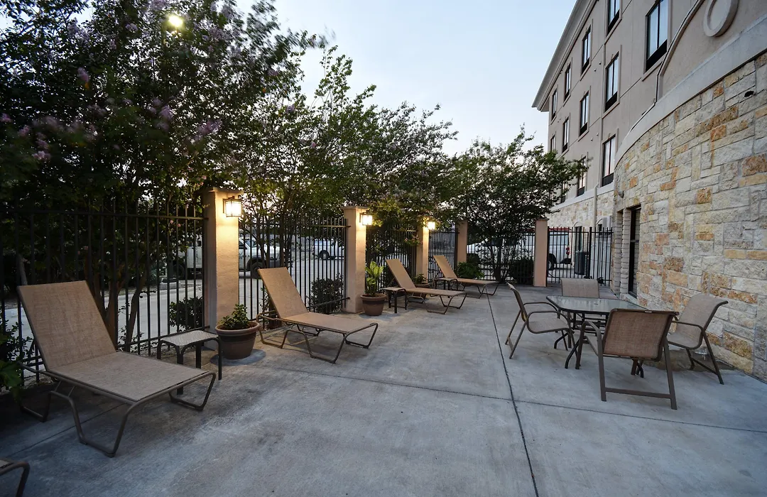 Holiday Inn Express & Suites Del Rio By Ihg-1
