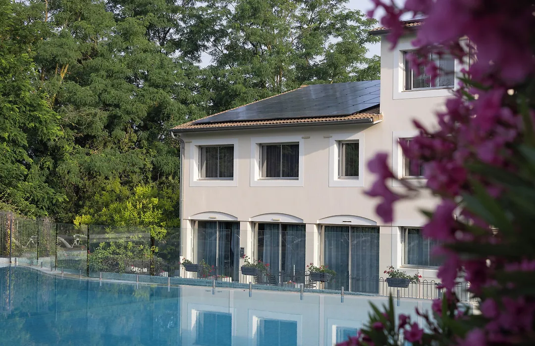 Logis Hotel Restaurant SPA Les Oliviers-1
