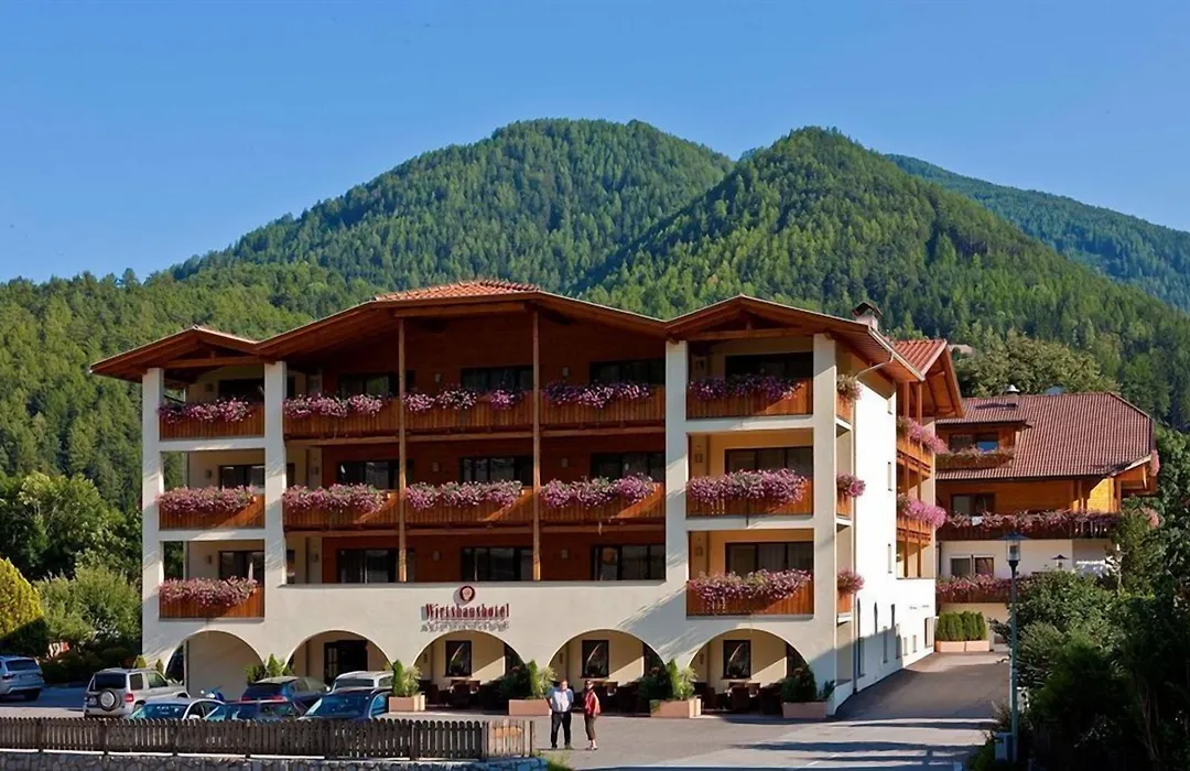 Wirtshaushotel Alpenrose-1