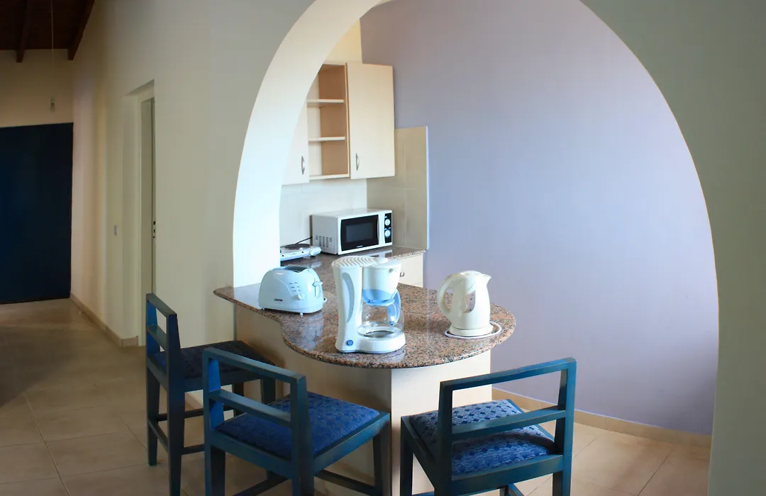 Myroandrou Beach Hotel Apartments-1