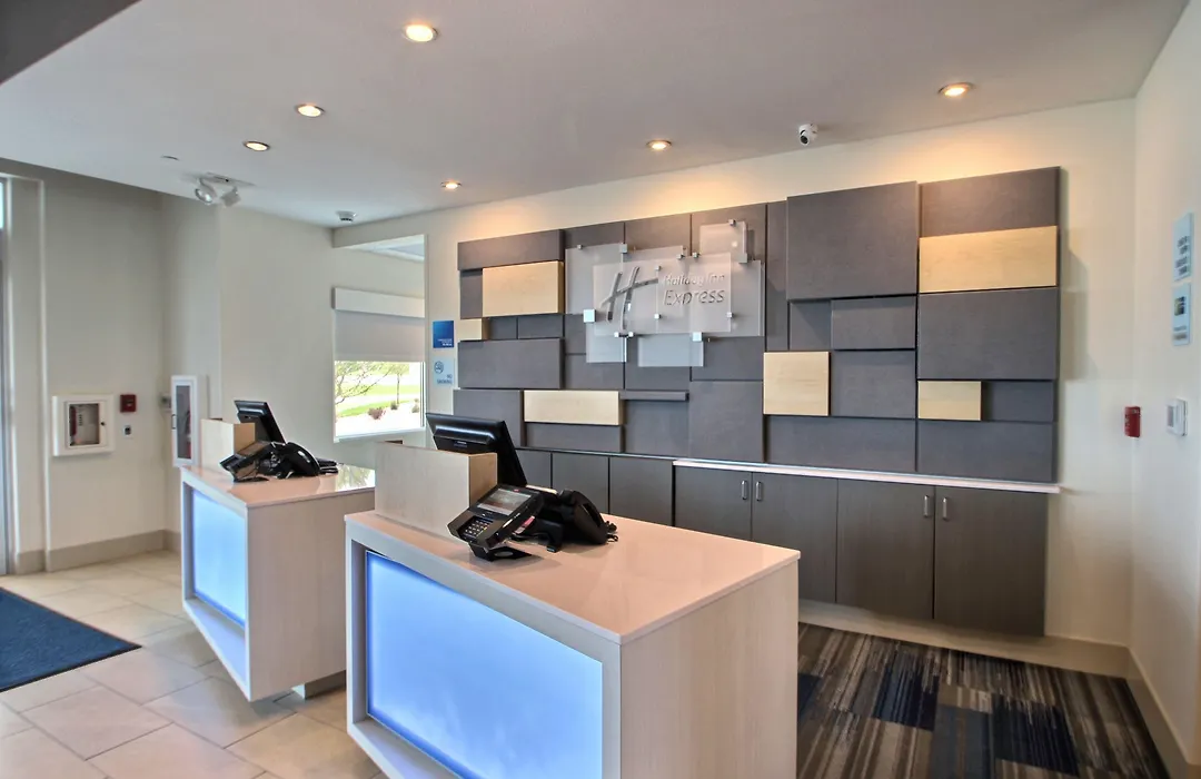 Holiday Inn Express & Suites Fond Du Lac By Ihg-1