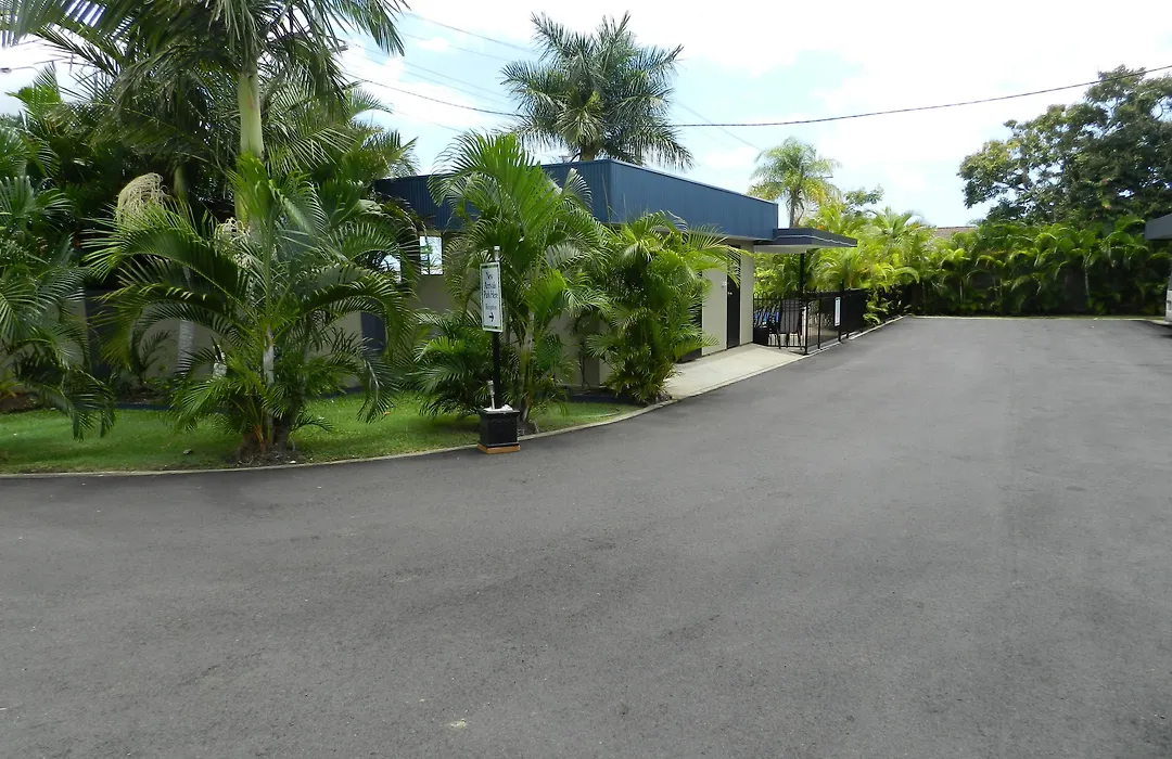Golden Palms Motor Inn-1