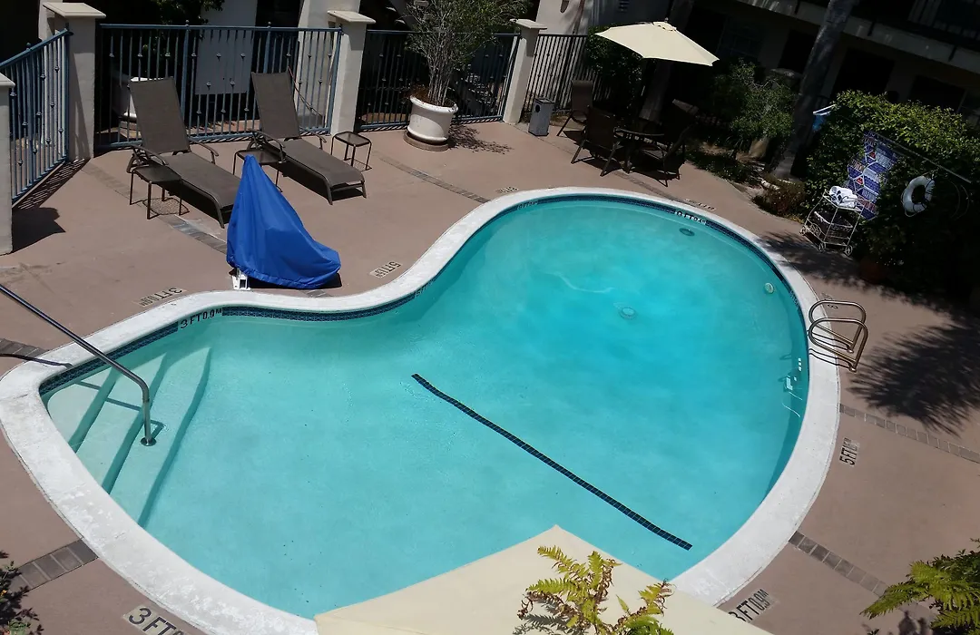 Tarzana Inn-1