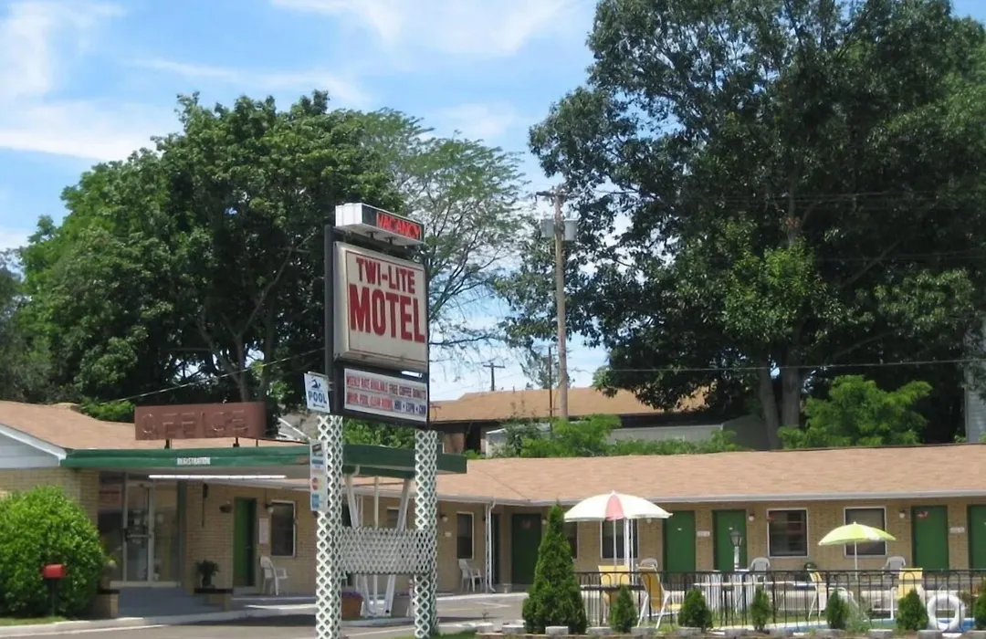 Twi-Lite Inn-1