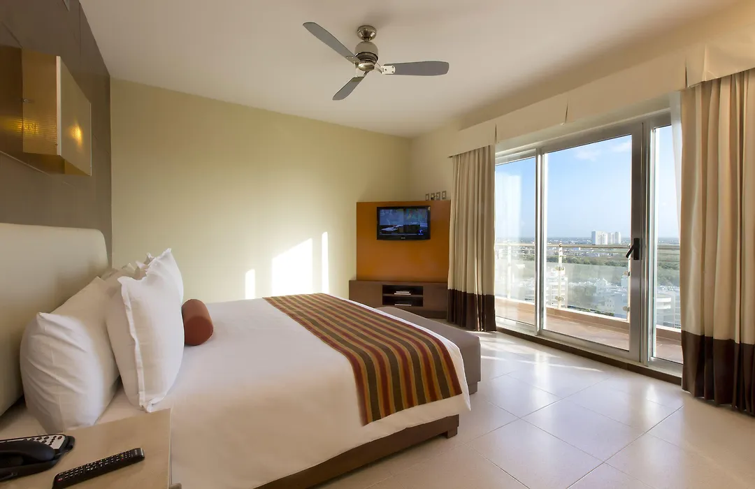 Krystal Urban Cancun & Beach Club-1