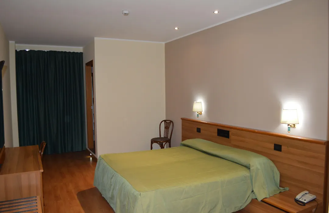 Canadian Hotel-1