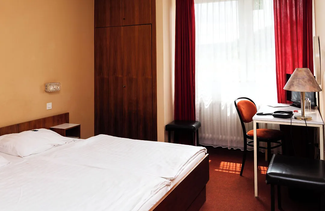 Hotel Meran Hallenbad & Sauna-1