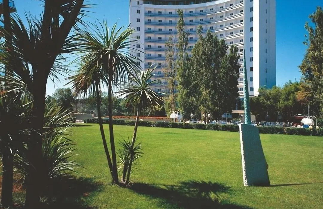 Hotel President-1