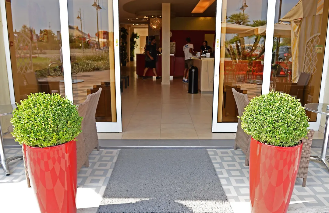 Hotel Cosmopol Cesenatico-1