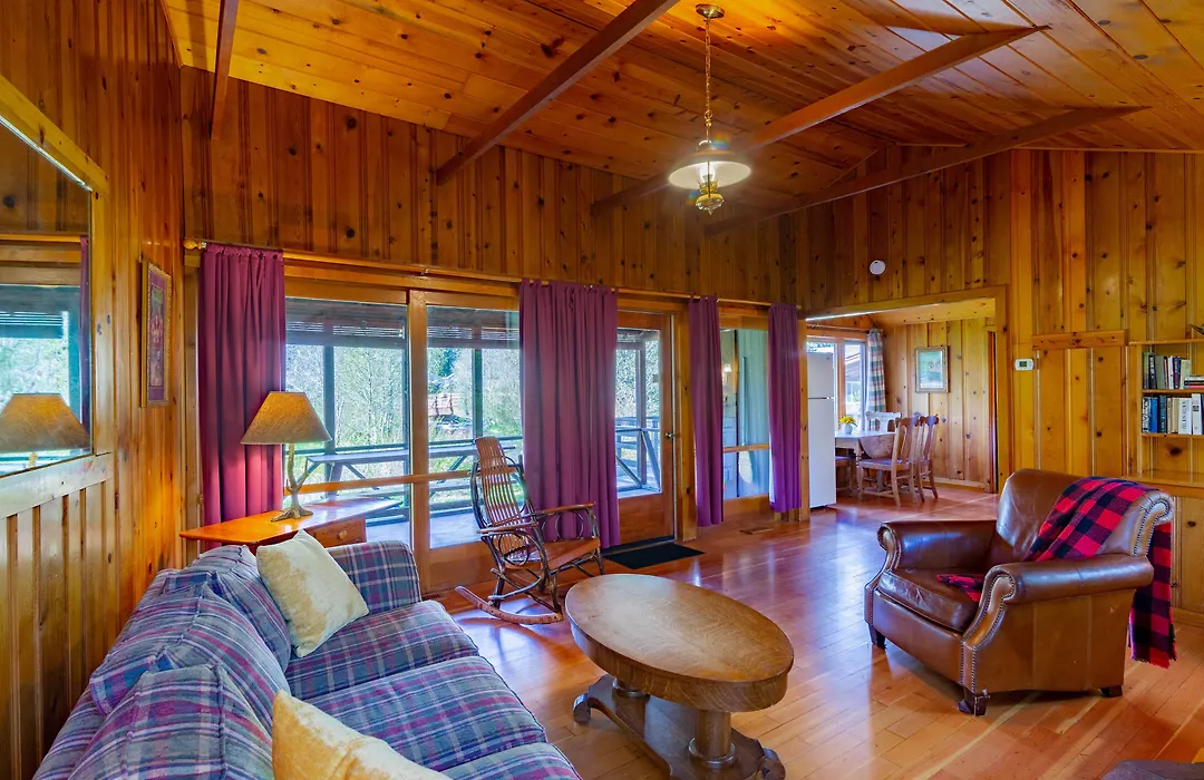 Lake Creek Lodge-1
