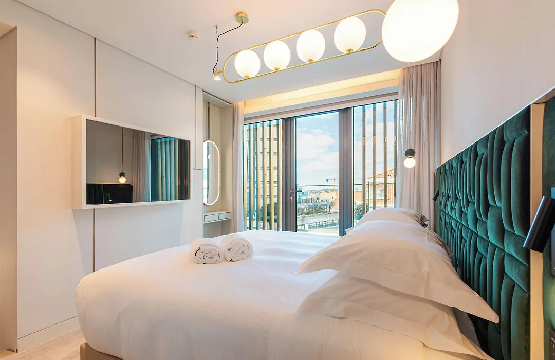 Luster Hotel-1