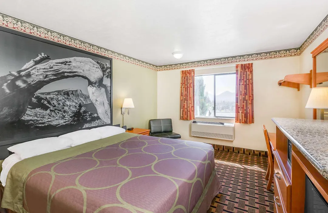 Super 8 By Wyndham Grants Pass-1