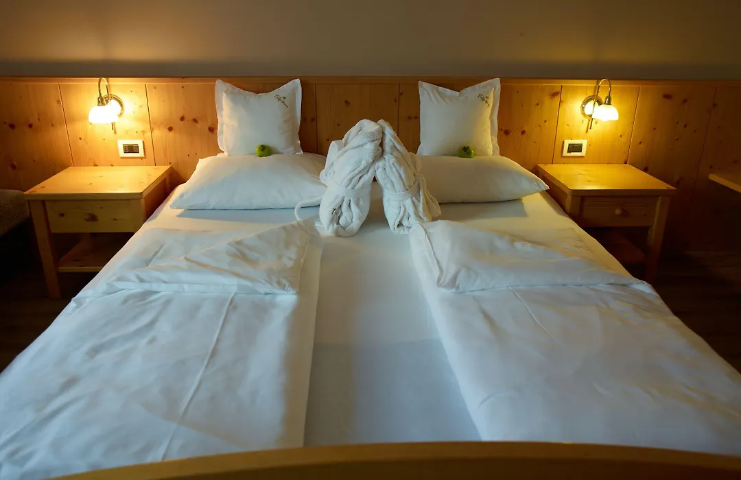 Hotel Tiefenbrunn Gardensuites & Breakfast-1