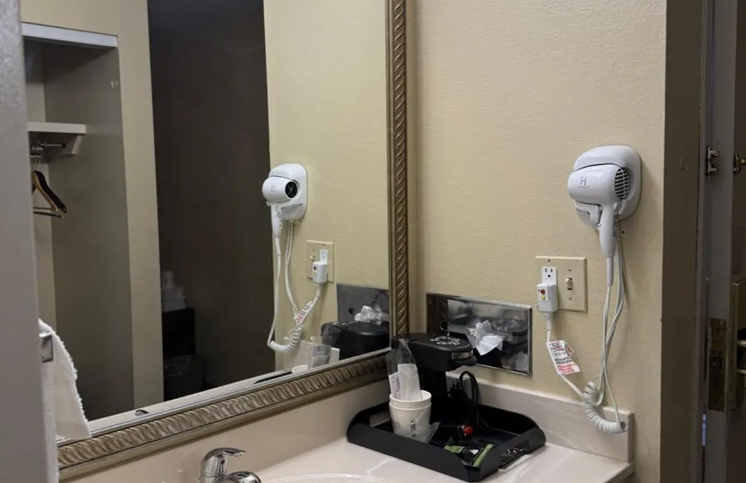 Days Inn By Wyndham St. Louis/Westport Mo-1