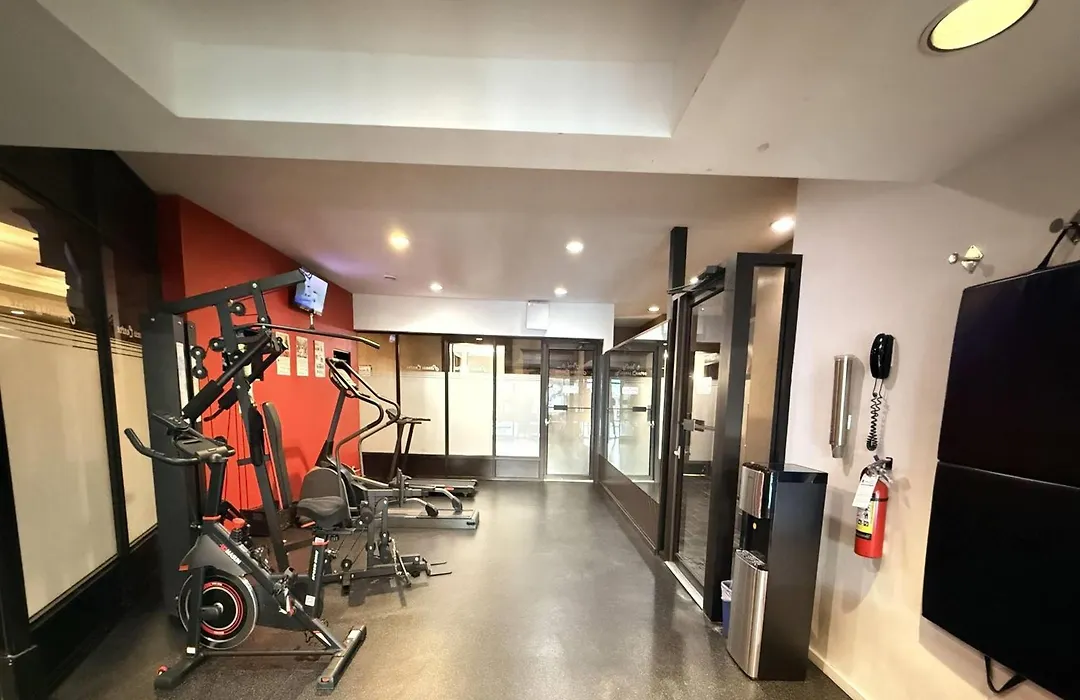 Ramada By Wyndham Kelowna Hotel & Conference Center-1